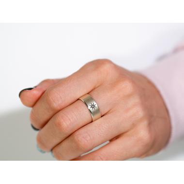 Серебряное кольцо с гравировкой снежинки