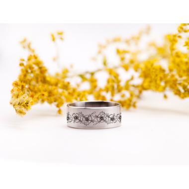 Элегантное кольцо с гравировкой Цветы из ювелирной стали